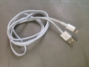 iPhone 5底座连接线曝光 未来或采用9针设计，打破传统数据线格局